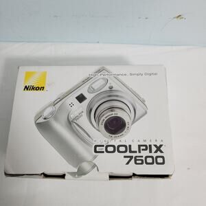 Nikon Coolpix 7600 High Performance Digital Camera Complete Set 82725-1M2